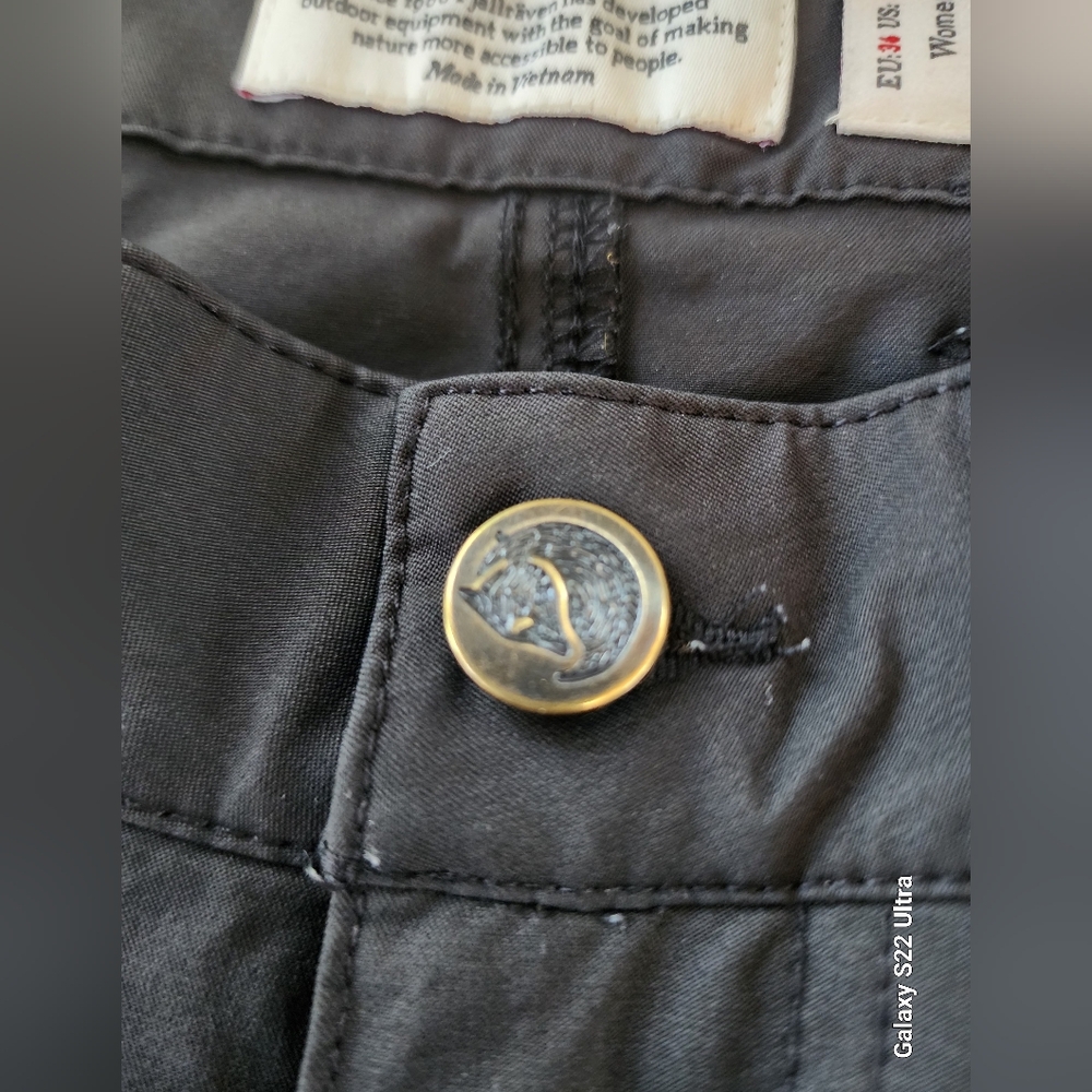 Fjallraven Black Capris for Versatile Wear - Picture 3 of 10